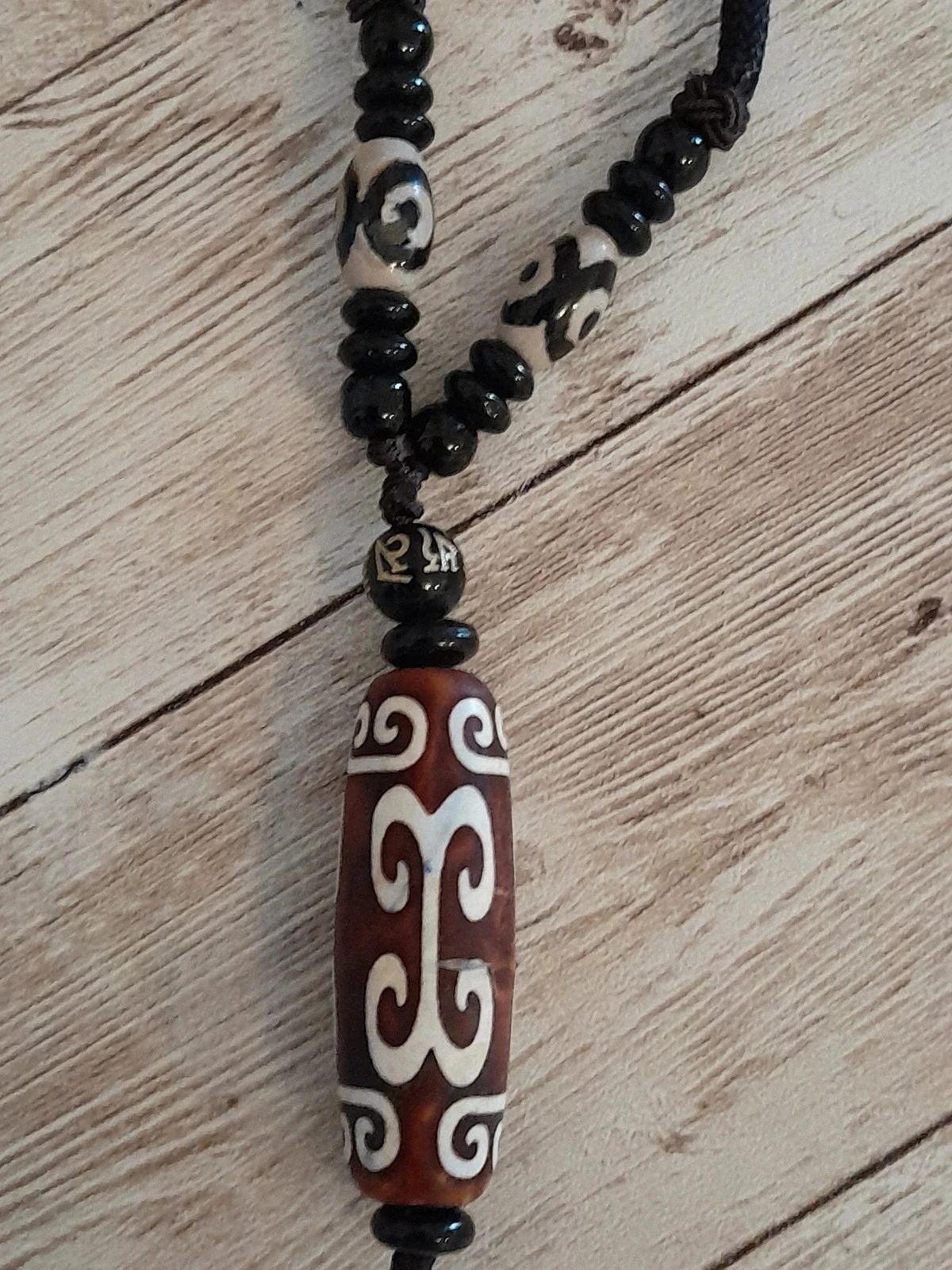 Colar com pingente de madeira e olhos de ágata tibetana Nº01 – photo 2